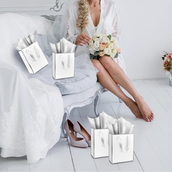 5 Pack Metallic Paper Gift Bags with Handle and Tissue 9 x 7 x 3.1 - Picture 2 of 5